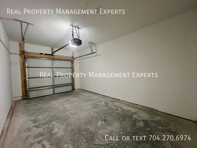 Building Photo - 5666 Stafford Rd