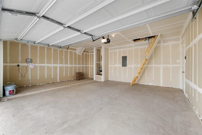 Building Photo - 225 Caddo Bnd