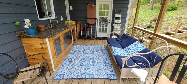 Building Photo - Short-Term Rental - Less than 10mins from ...