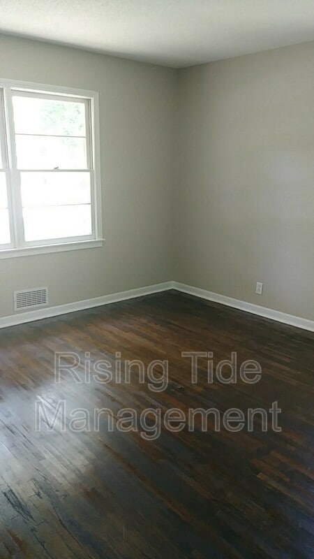 Building Photo - 517 5th Ct