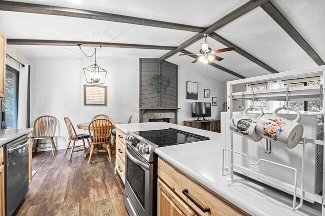 Building Photo - 103 Racquet Pl