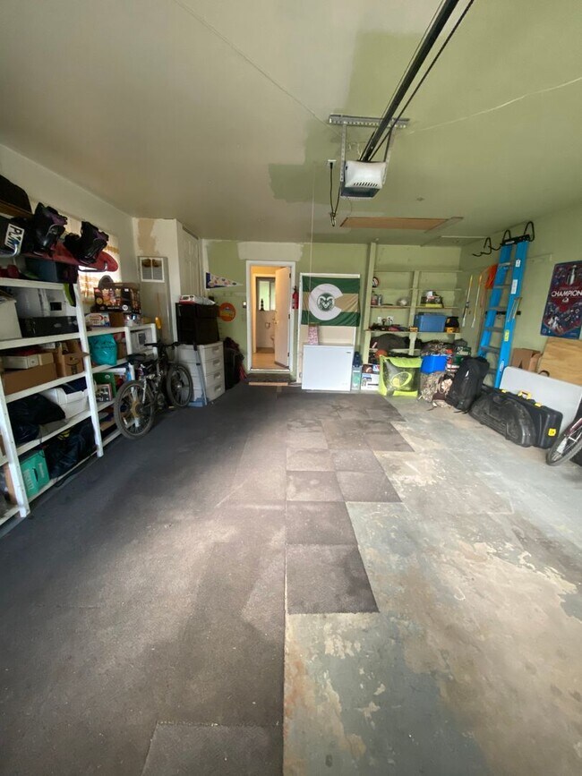Building Photo - Charming 3 Bed, 1.5 Bath Home in Central F...