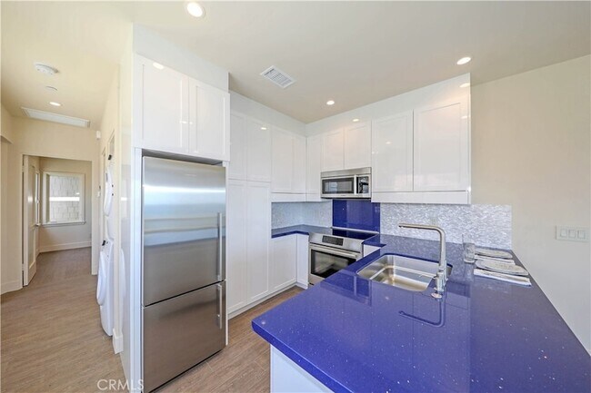 Building Photo - 376 Cliff Dr