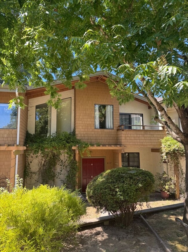 Primary Photo - Tucked-away Beautiful Two-Story, 2bedroom,...
