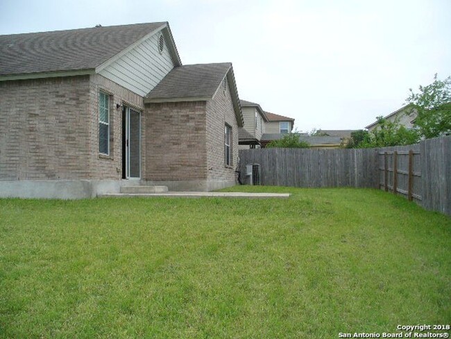 Building Photo - Well Maintained Corner Lot Property Ready ...