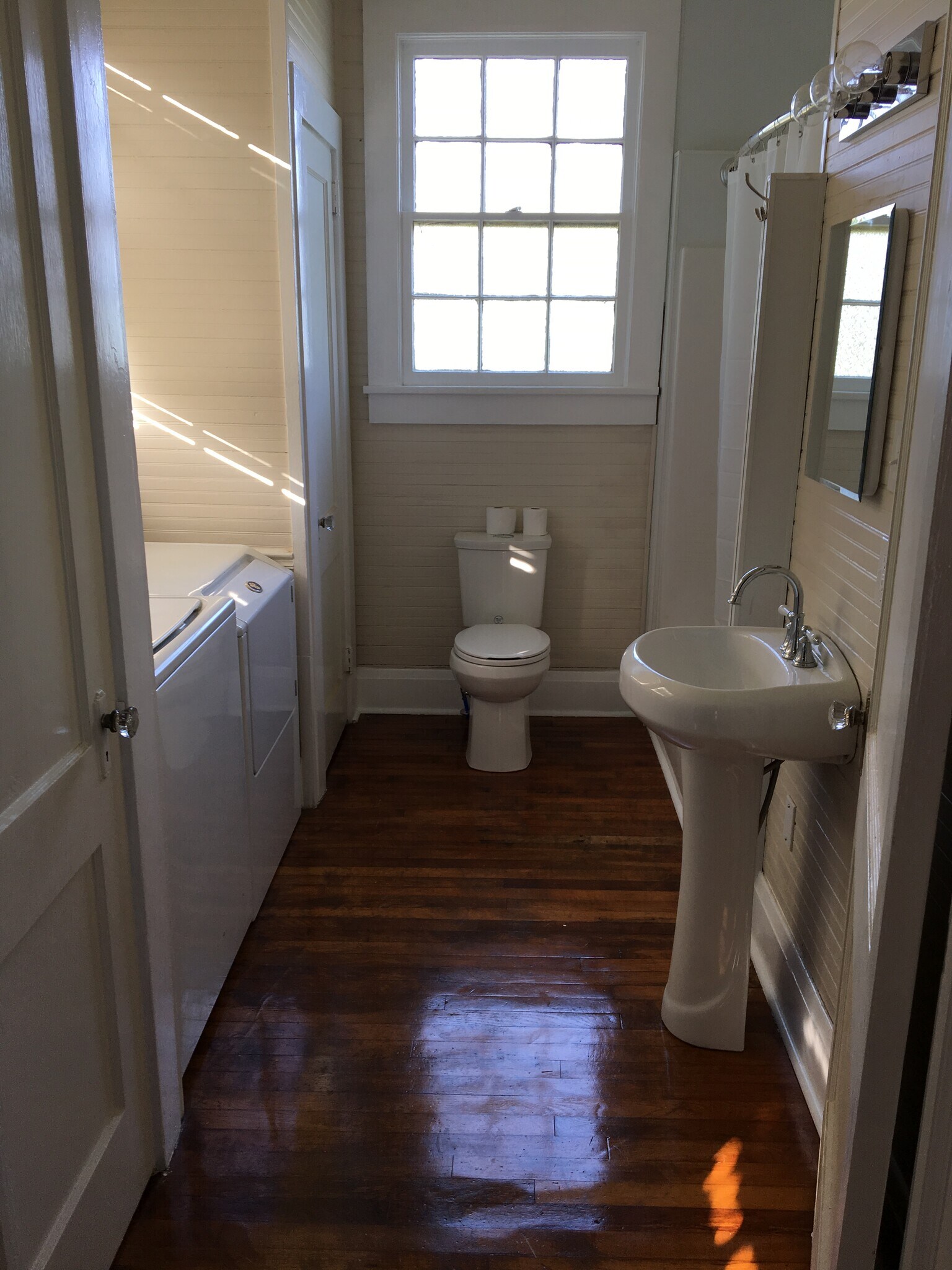 Bathroom/ utility 1 - 1039 lady of the lake rd