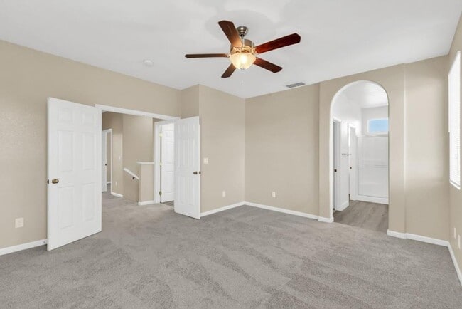 Building Photo - Beautiful 3 bed 2.5 bath in Natomas!