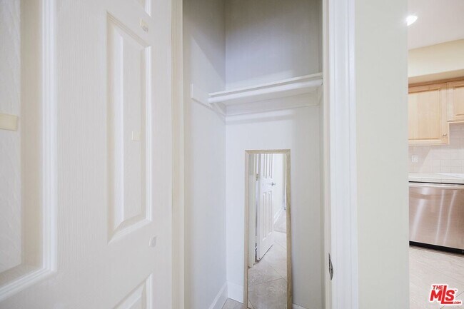 Building Photo - 937 12th St