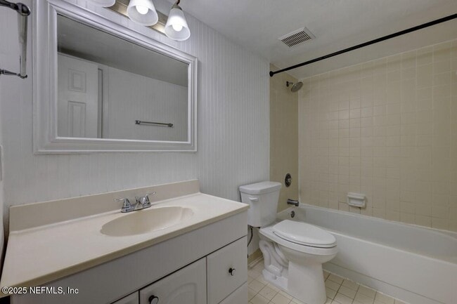 Building Photo - 400 1st St S