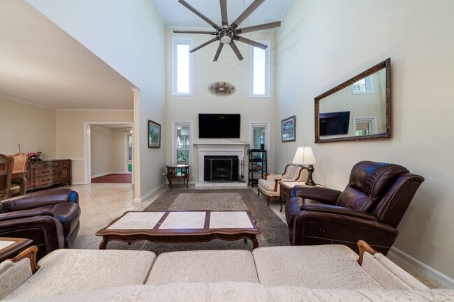 Building Photo - Mount Pleasant Townhome for Rent!
