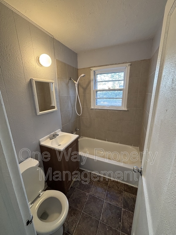 Building Photo - 1912 N Grove St