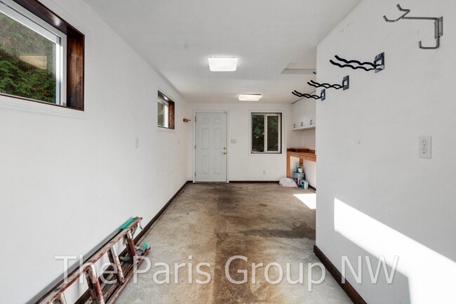 Building Photo - Extraordinary 3463sf Newcastle Home * Amazing Outdoor Spaces * A/C