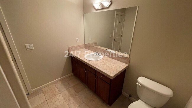 Building Photo - Beautiful 3 BD I 3.5 BA Townhome w/ Double...