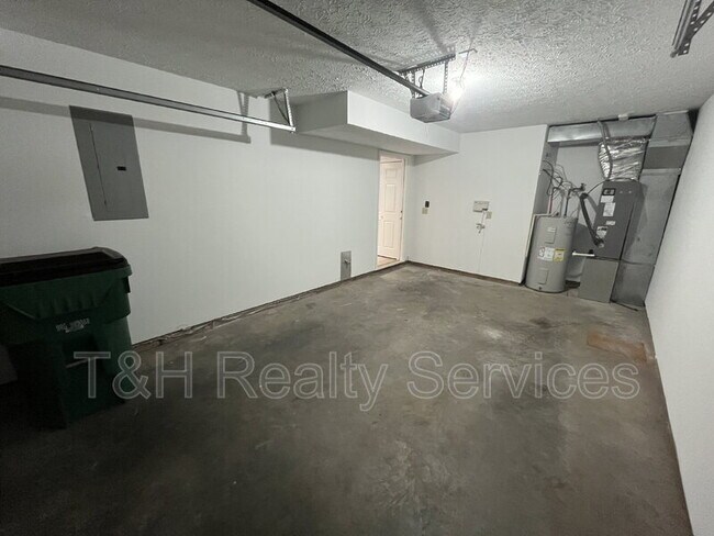 Building Photo - 1552 Brookfield Cir