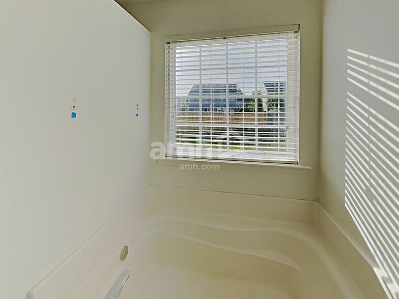 Building Photo - 8017 Wesley Farm Dr