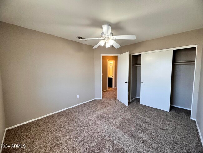 Building Photo - 10453 N 76th Dr