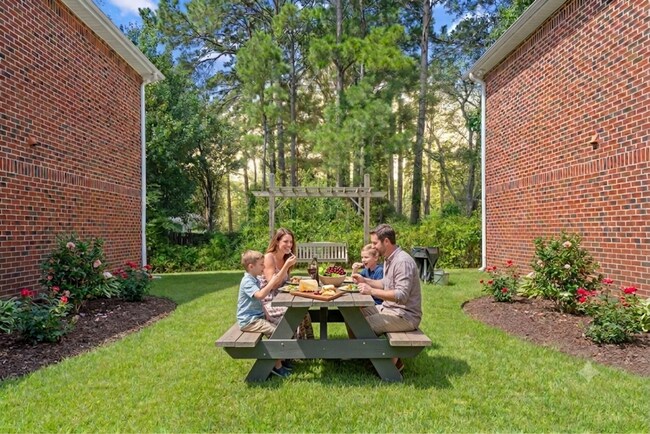 Building Photo - Rents always include high speed internet, cable, water, sewer, trash & pest control without any a...