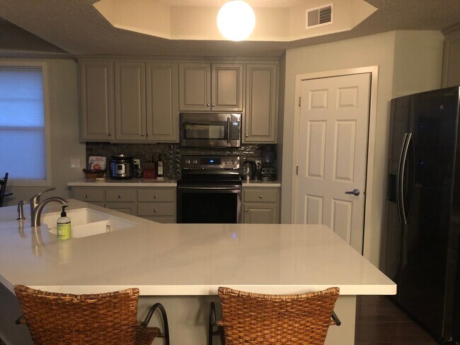 Kitchen - 1175 Gallery Ln