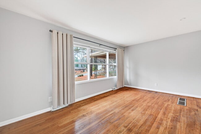 Building Photo - 3178 Pinehill Drive