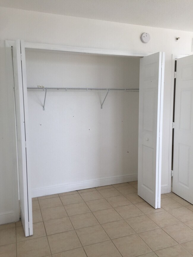 Building Photo - 1531 Northwest 16th Avenue, Unit 204