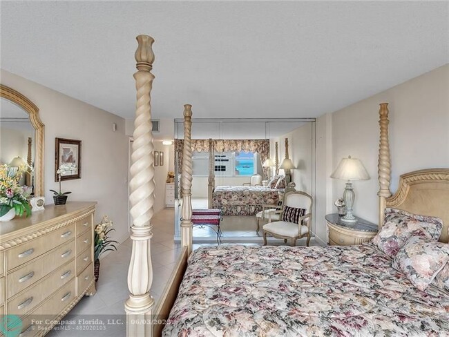 Building Photo - 1150 Hillsboro Mile-