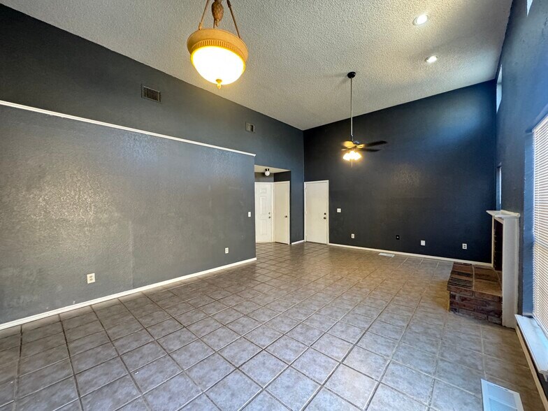Building Photo - 7740 Doris Dr
