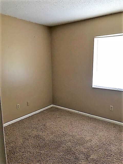 Building Photo - 808 Meadowbrook Dr