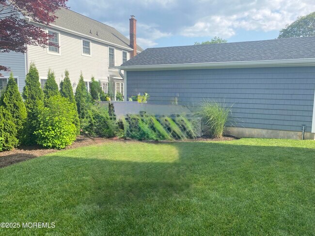 Building Photo - 102 4th Ave