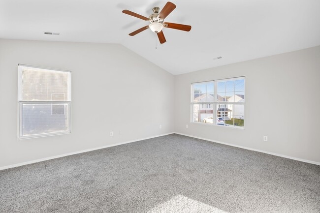 Building Photo - Spacious Northlake Home Offering Style, Co...