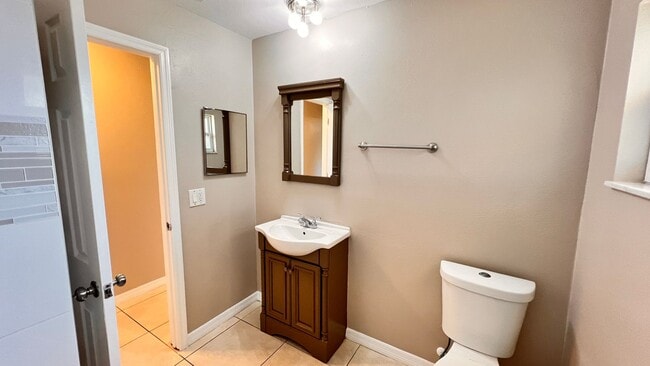 Building Photo - Beautiful 4 Bedroom 2 Bath Home!