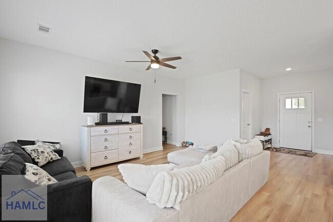 Building Photo - 568 Abode Ave