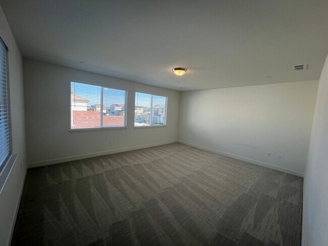 Building Photo - Beautiful Northlake Property Next to Park