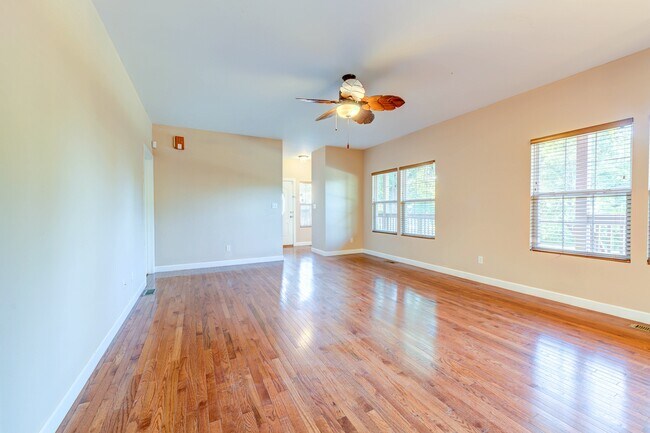 Building Photo - 1140 Collingwood Dr