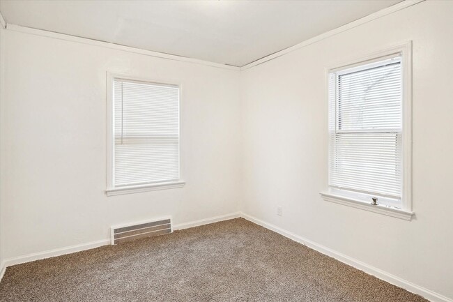 Building Photo - $1095 3 bedroom bungalow