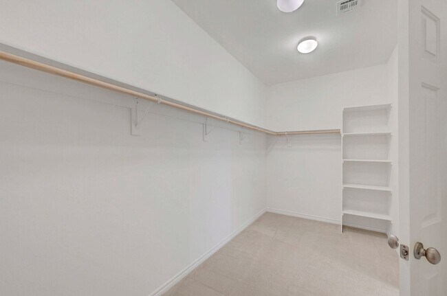 Building Photo - Stunning 4 Bedroom with Mountain Views!