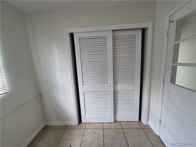 Building Photo - 11 S Barbour St