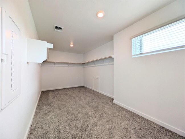 Building Photo - 9400 Oxbow Strap Dr