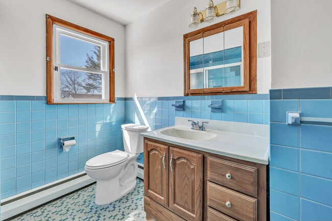 Building Photo - 27 Ranch Dr