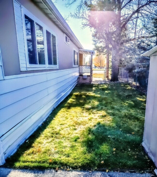 Building Photo - 1715 17th Ave S