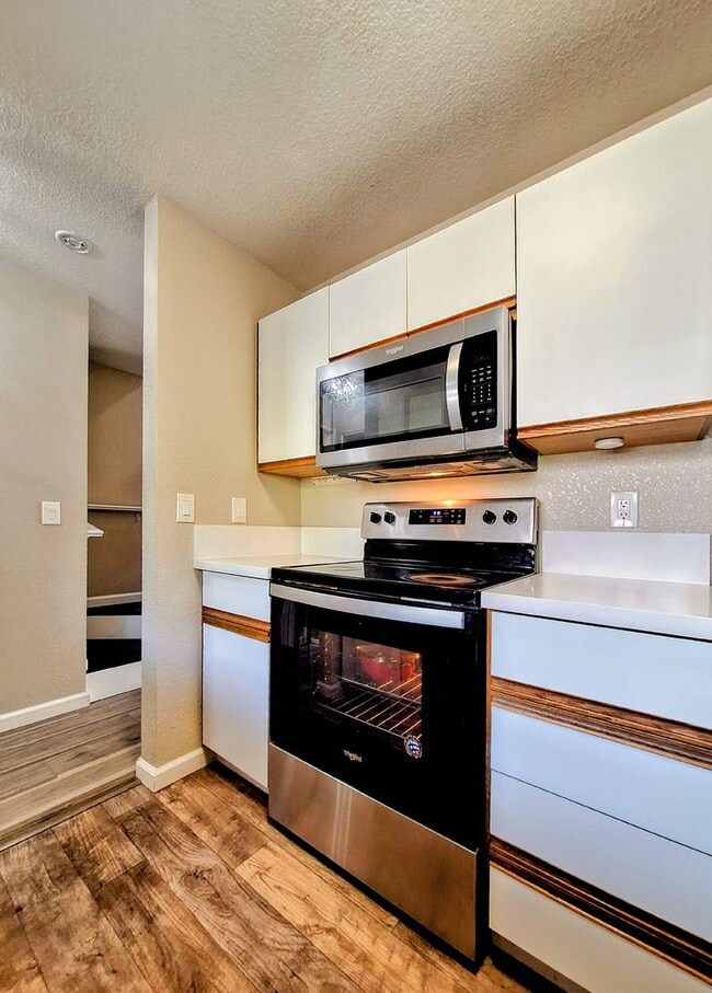 Building Photo - Beautiful Two-Story Condo With Pool, Hot T...