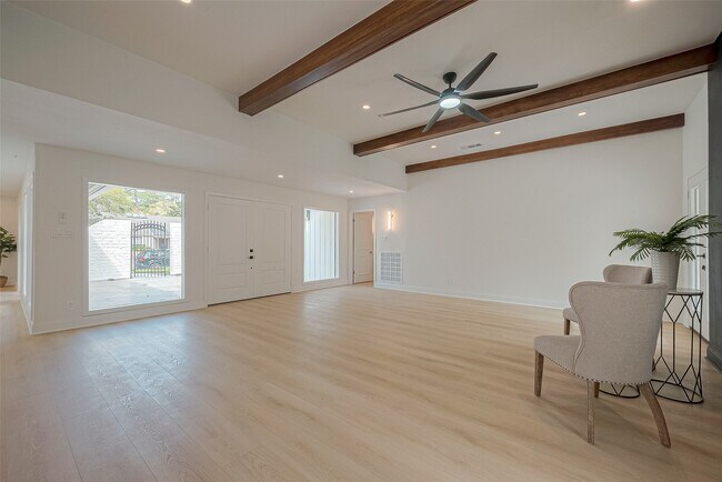 Building Photo - 10027 Lynbrook Dr