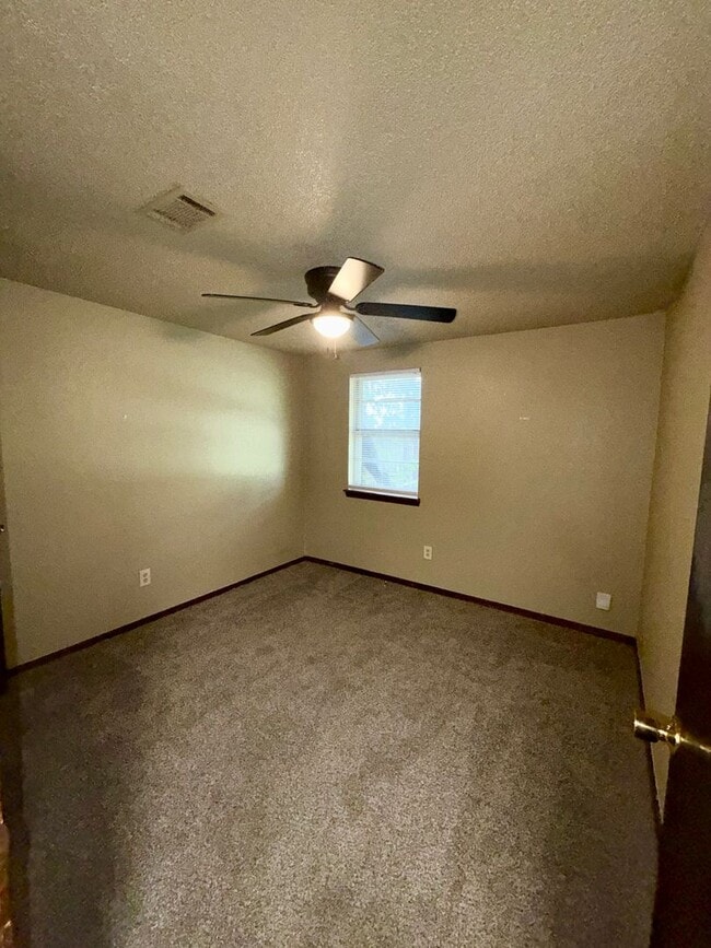 Building Photo - Duplex ready for rent!