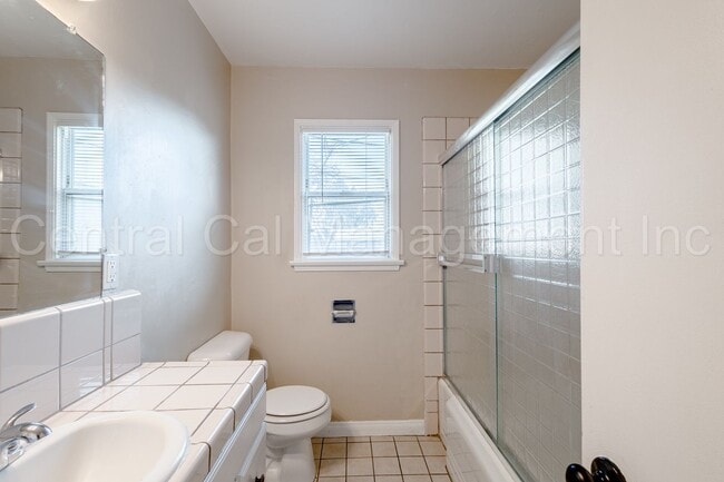 Building Photo - 3 Bedroom/1 Bath Home - $1850 per month!