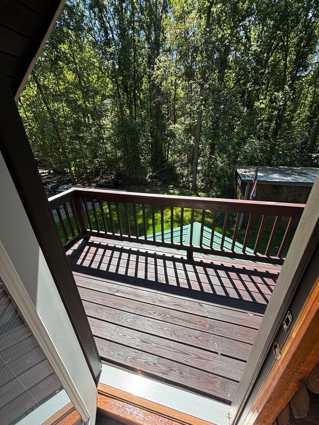 Building Photo - Log home in quiet setting