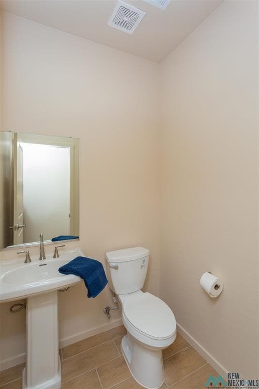 Building Photo - 8 Twin Berry Ct