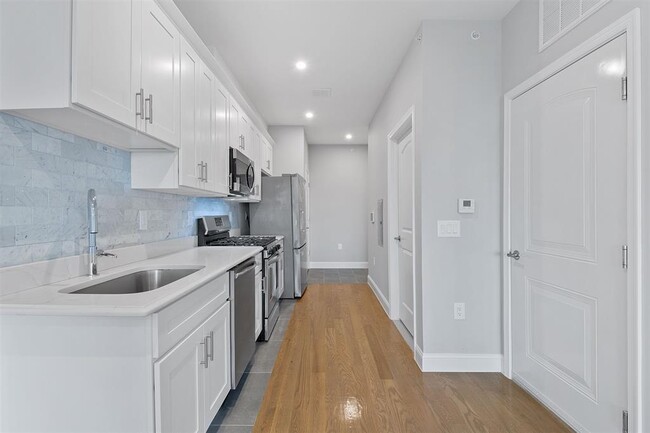 Building Photo - 311-315 W SIDE Ave