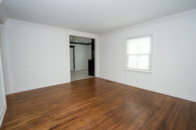 Building Photo - Charming And Cozy 2 Bedroom Home