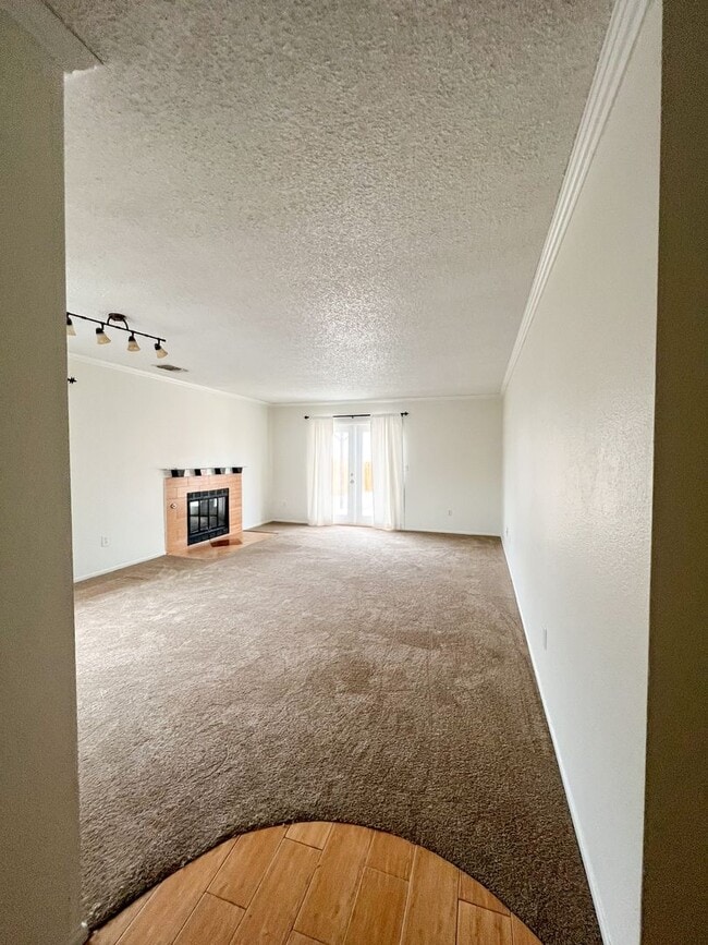 Building Photo - Homey 2 Bedroom 2 Bathroom Near Base