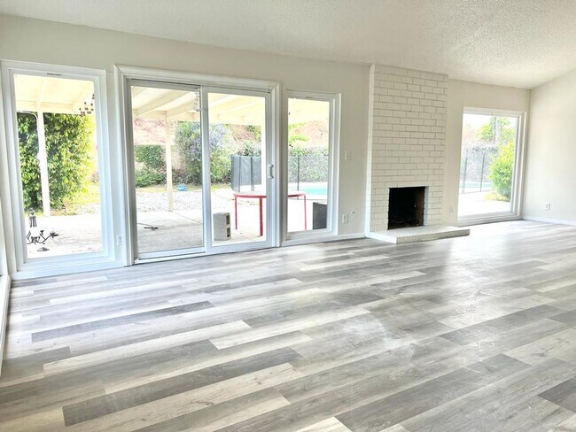 Building Photo - 24360 Crestlawn St