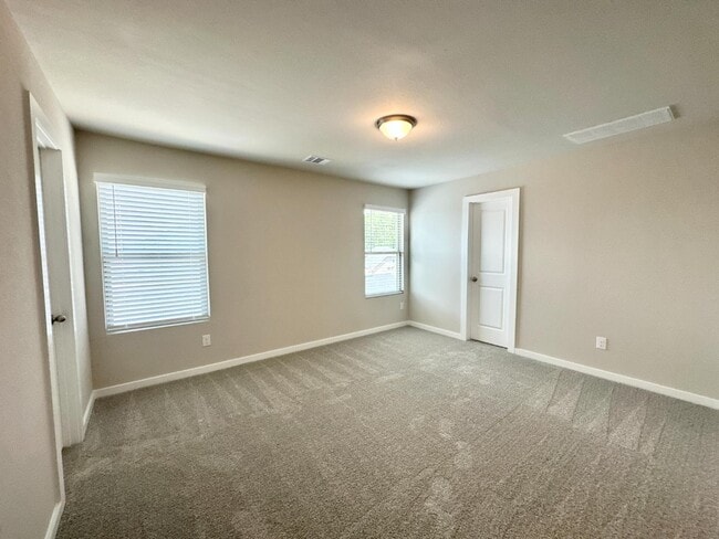 Building Photo - 12176 Ridge Top Dr